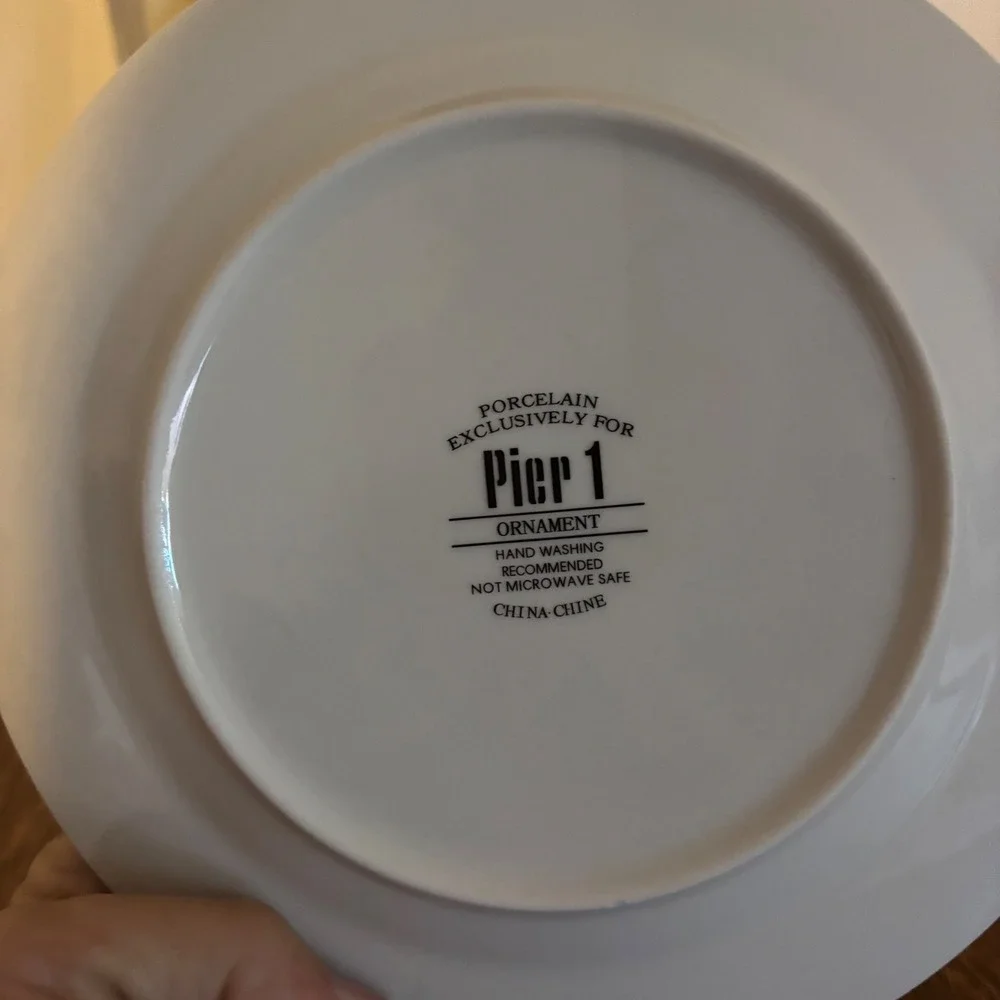 Pier 1 Dessert Plates Holiday Set of 4 White Gold New Open Box - Picture 3 of 5